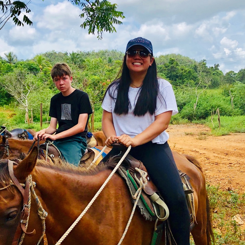 Meet your Posher, Mia